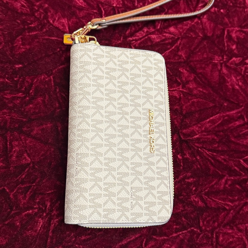 NWTs Authentic Michael Kors Phone Case/Wallet Wristlet